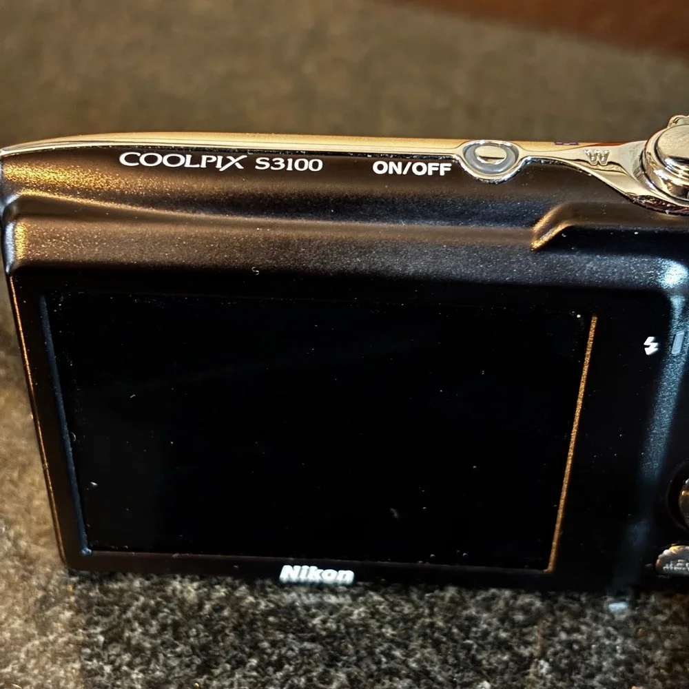 Nikon COOLPIX S3100 Digital Camera 14 MP‎ 5X Nikon Wide Angle Optical Zoom